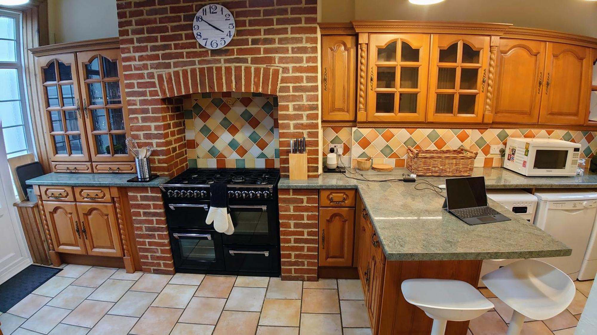 Сasa de vacaciones Gorgeous 4-bed House In Sea Views *
