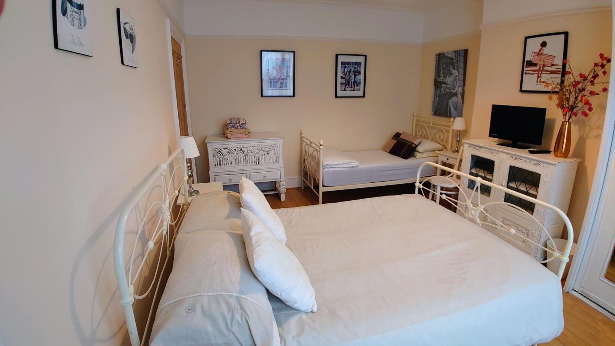 Сasa de vacaciones Gorgeous 4-bed House In Sea Views
